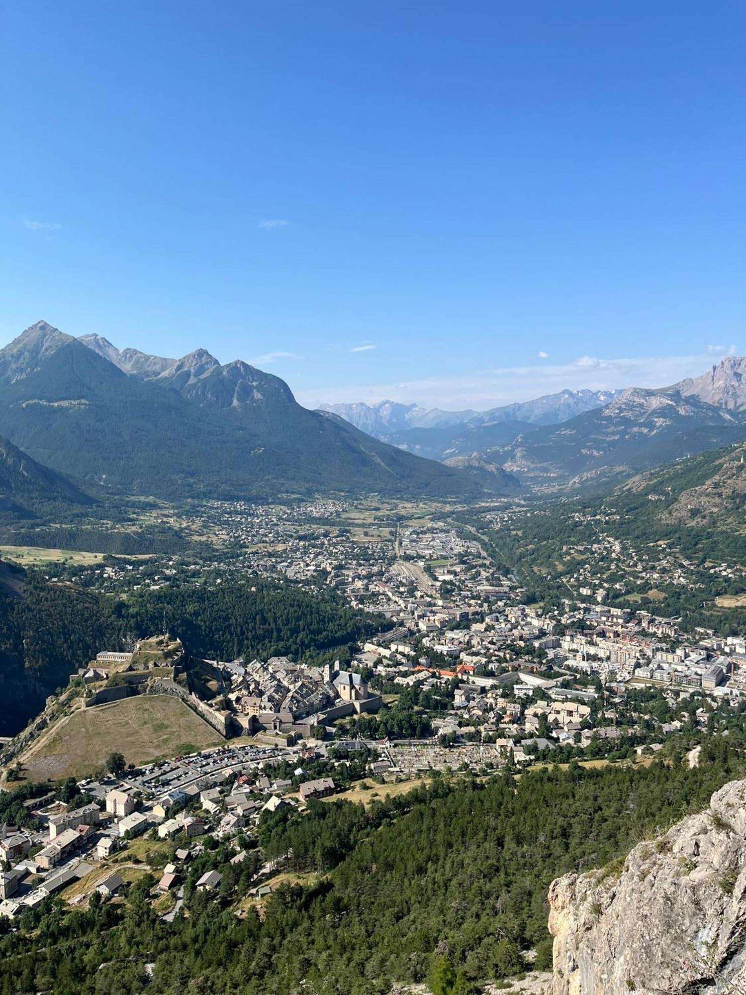 Spacieux Et Confortable - Centre Ville De Briancon - Serre-Chevalier - Garage Et Wifi Екстериор снимка